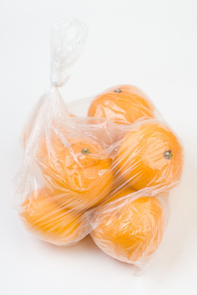 В пакете лежала мандарина. Мандарины в пакете. Апельсины в пакете. Пакет мандаринов. Мандаринки в пакете.
